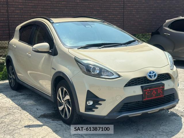 Toyota AQUA 2018-07 8221948-17