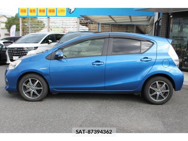 Toyota AQUA 2012-04 8222152-3
