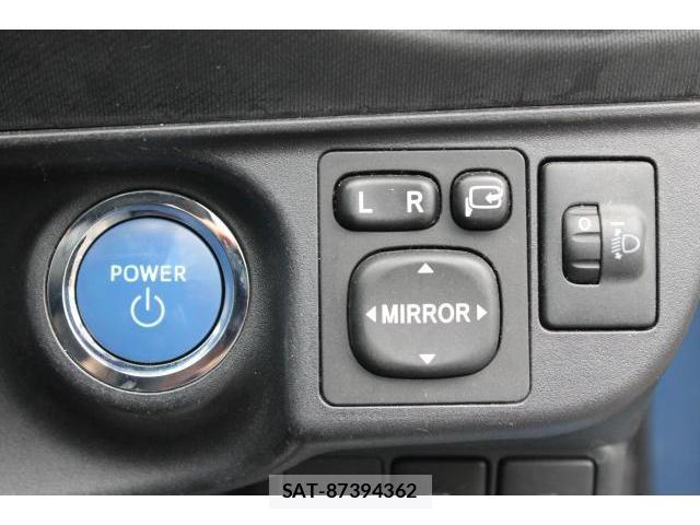 Toyota AQUA 2012-04 8222152-5