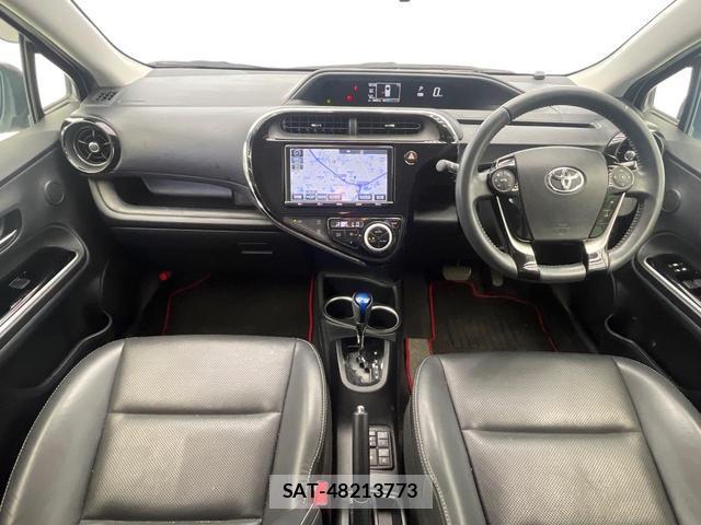 Toyota AQUA 2018-01 8222319-1