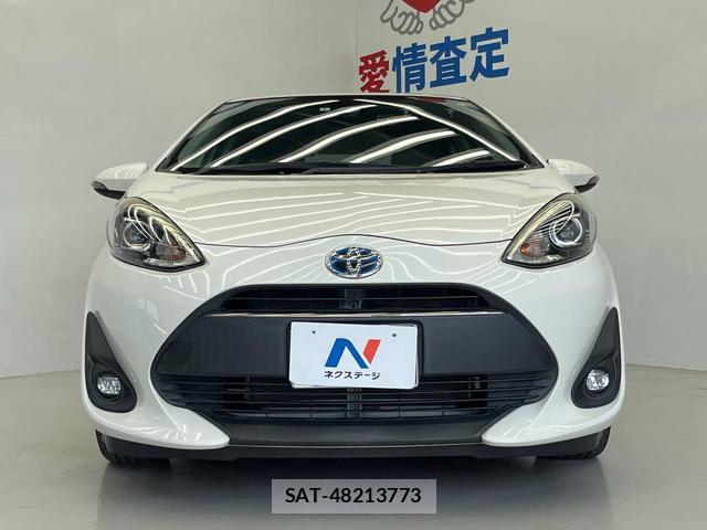 Toyota AQUA 2018-01 8222319-12