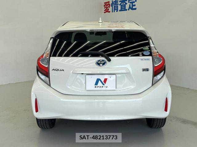 Toyota AQUA 2018-01 8222319-13