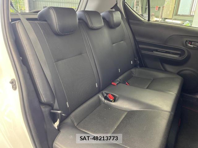 Toyota AQUA 2018-01 8222319-9