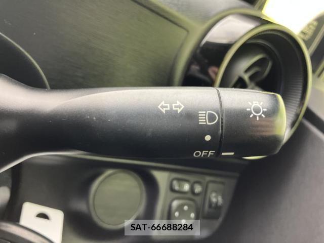 Toyota AQUA 2019-05 8222353-13