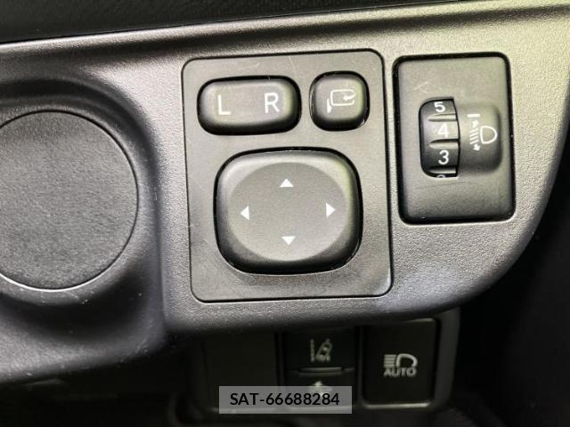 Toyota AQUA 2019-05 8222353-15