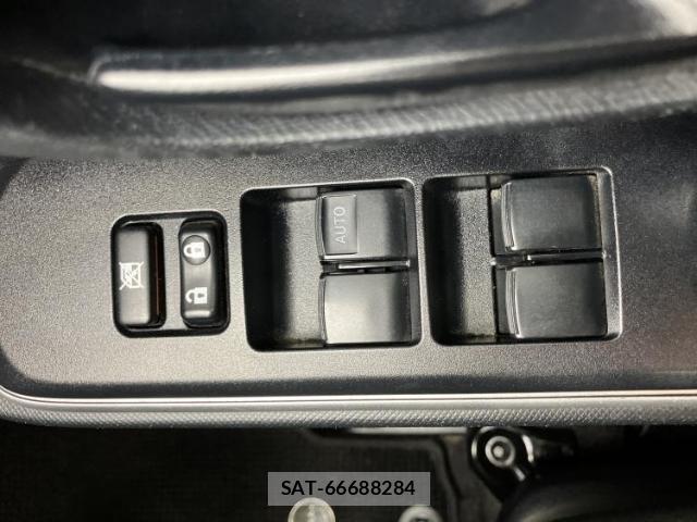 Toyota AQUA 2019-05 8222353-17
