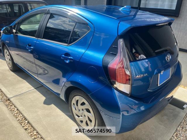 Toyota AQUA 2016-02 8222422-13
