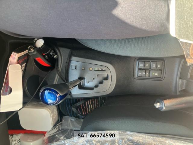 Toyota AQUA 2016-02 8222422-16