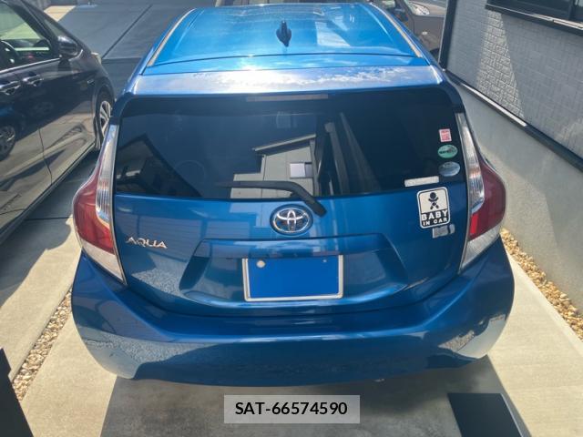 Toyota AQUA 2016-02 8222422-2