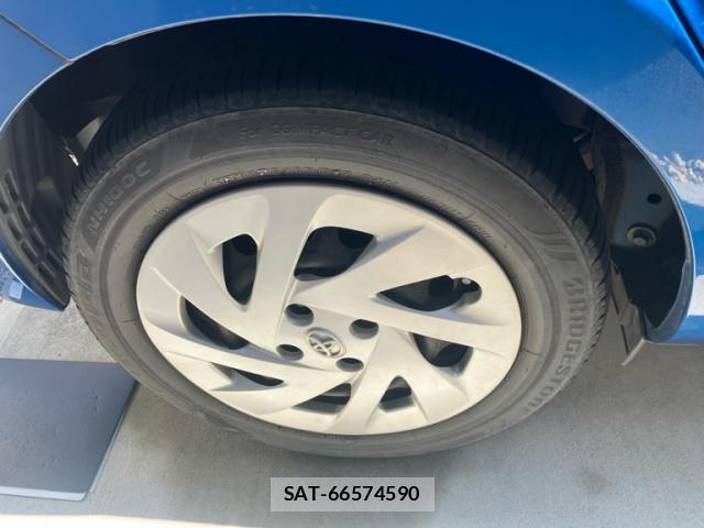 Toyota AQUA 2016-02 8222422-3