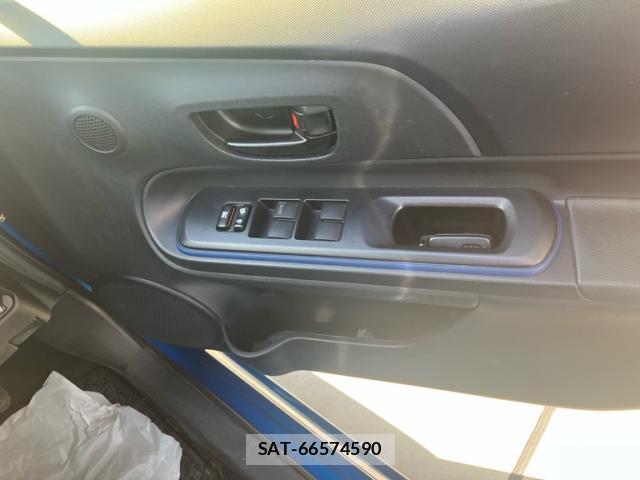 Toyota AQUA 2016-02 8222422-6