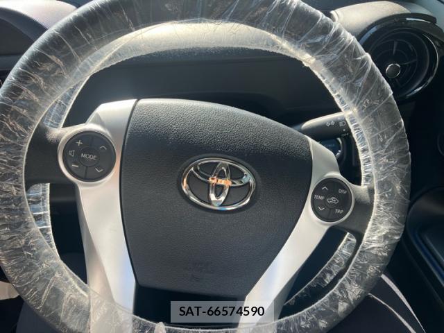 Toyota AQUA 2016-02 8222422-9