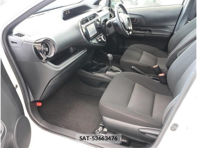 Toyota AQUA 2021-05 8222438-15