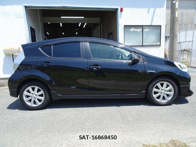 Toyota AQUA 2014-04 8222508-2