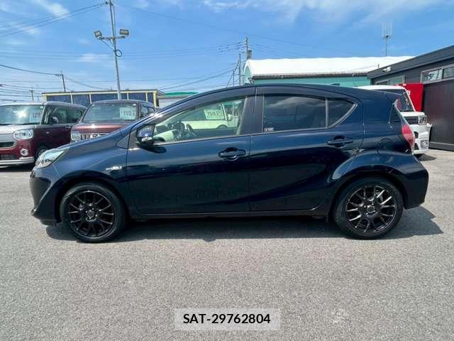 Toyota AQUA 2018-02 8222646-10