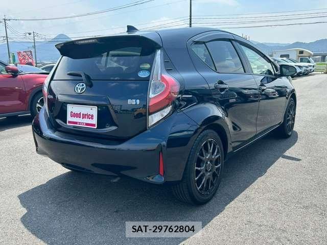 Toyota AQUA 2018-02 8222646-13