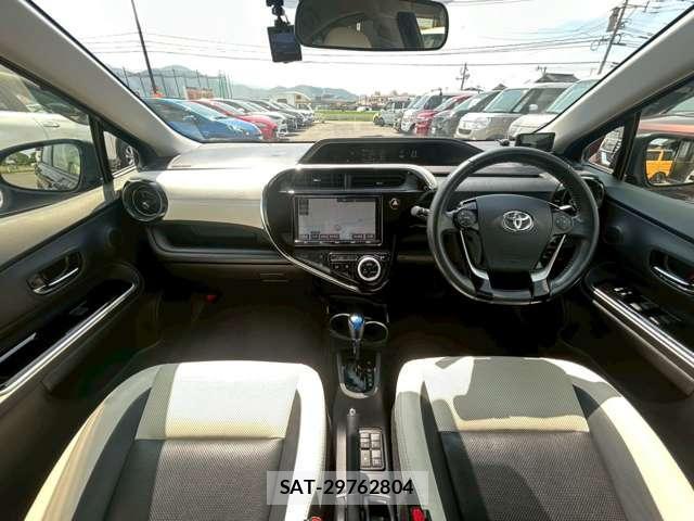 Toyota AQUA 2018-02 8222646-2