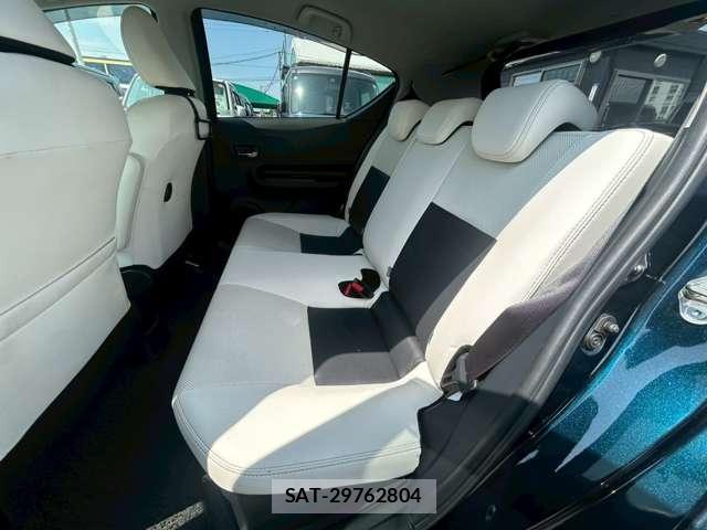 Toyota AQUA 2018-02 8222646-6
