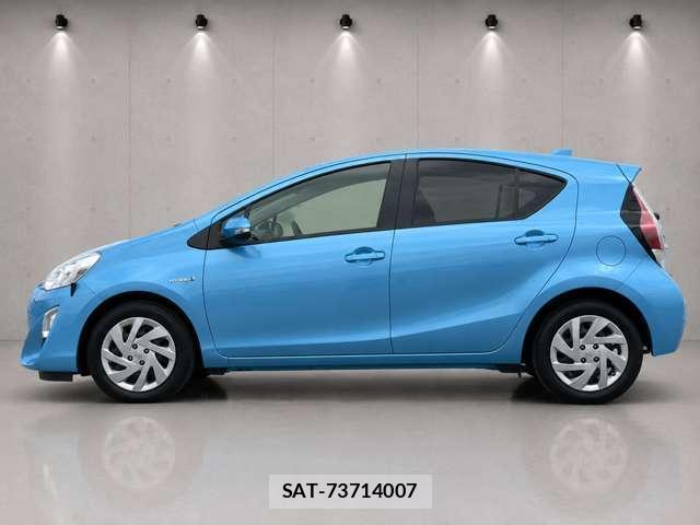 Toyota AQUA 2015-02 8222765-2
