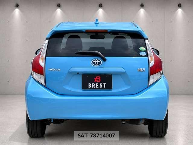 Toyota AQUA 2015-02 8222765-3