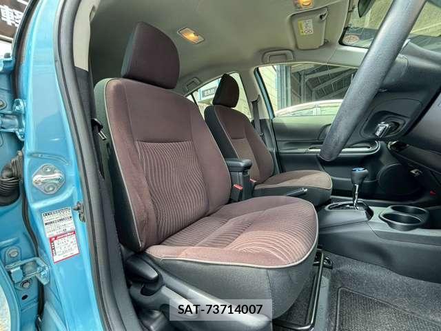 Toyota AQUA 2015-02 8222765-5