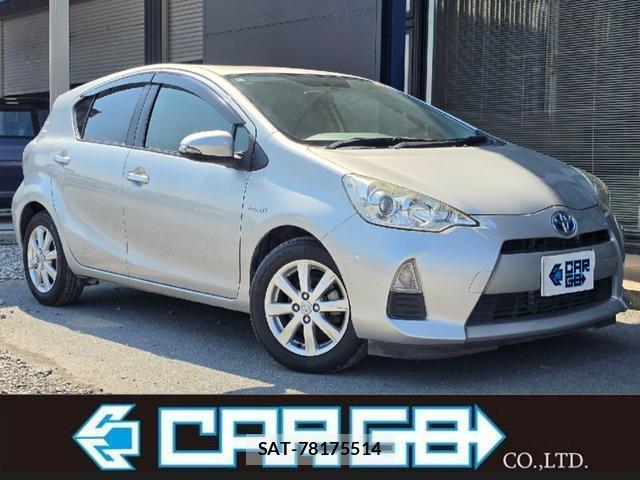 Toyota AQUA 2014-01 8222906-0