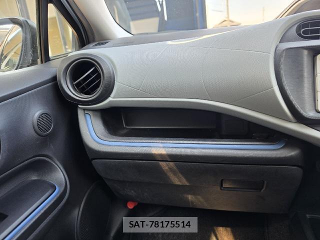 Toyota AQUA 2014-01 8222906-15