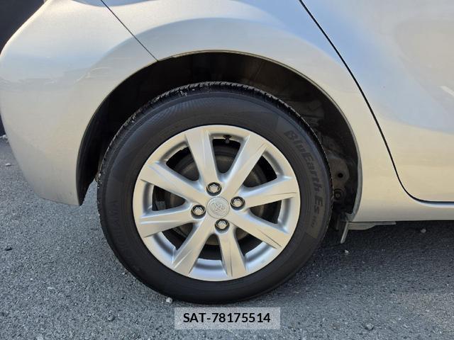 Toyota AQUA 2014-01 8222906-16