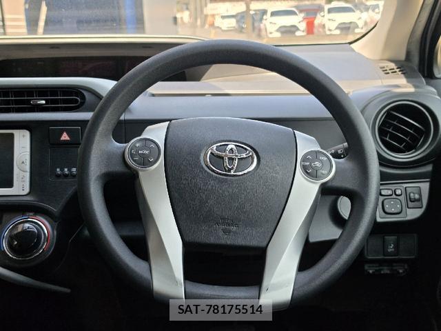 Toyota AQUA 2014-01 8222906-2