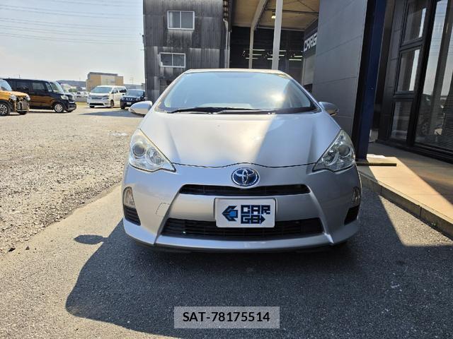 Toyota AQUA 2014-01 8222906-5