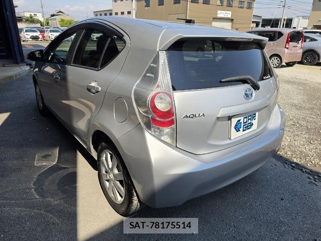 Toyota AQUA 2014-01 8222906-8