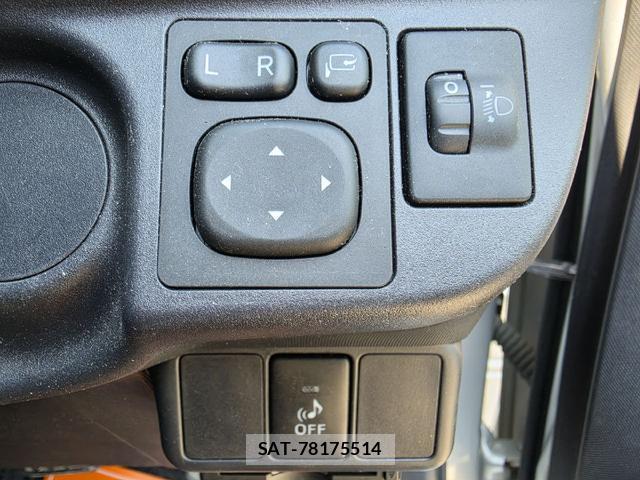 Toyota AQUA 2014-01 8222906-9