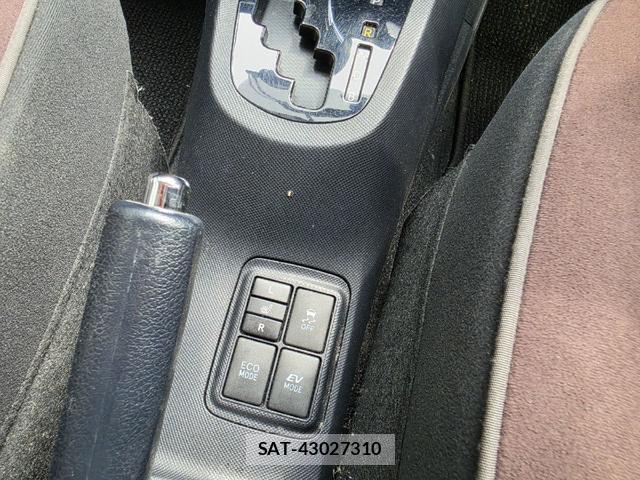 Toyota AQUA 2015-06 8222907-13
