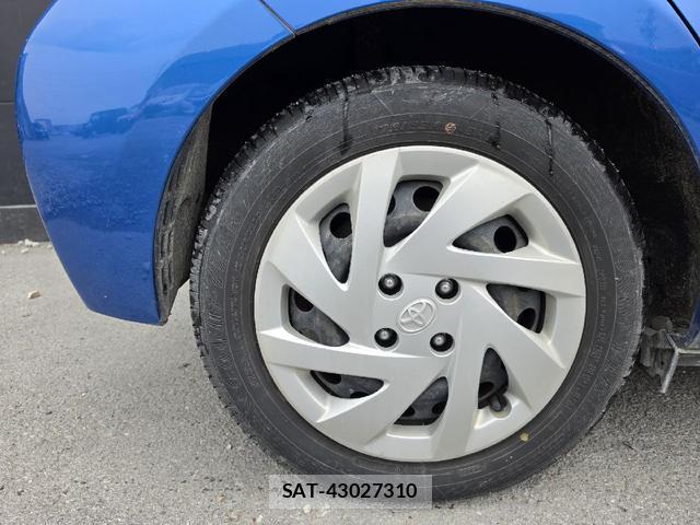 Toyota AQUA 2015-06 8222907-16