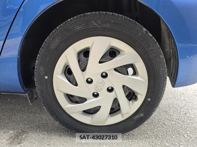 Toyota AQUA 2015-06 8222907-17