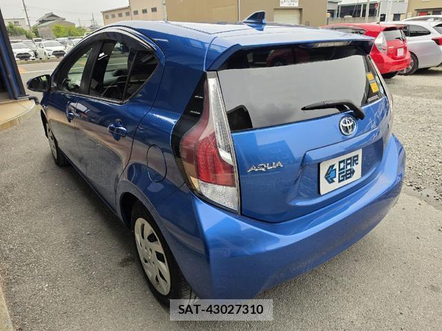 Toyota AQUA 2015-06 8222907-4