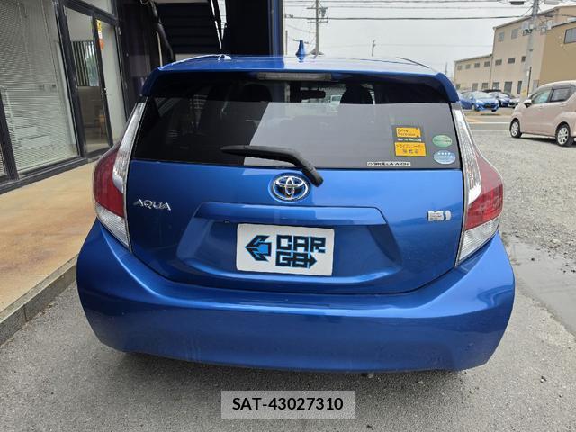 Toyota AQUA 2015-06 8222907-5