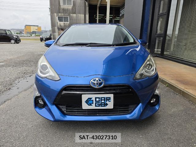 Toyota AQUA 2015-06 8222907-8