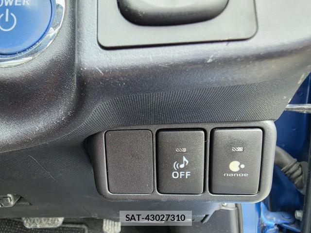Toyota AQUA 2015-06 8222907-9