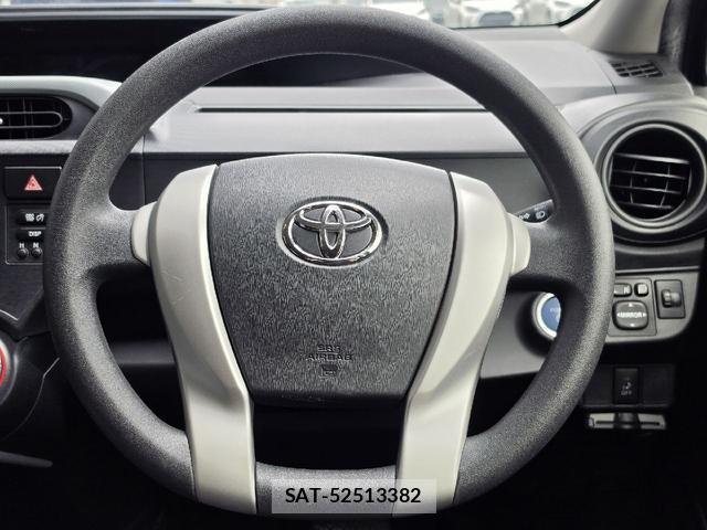 Toyota AQUA 2013-08 8222908-2