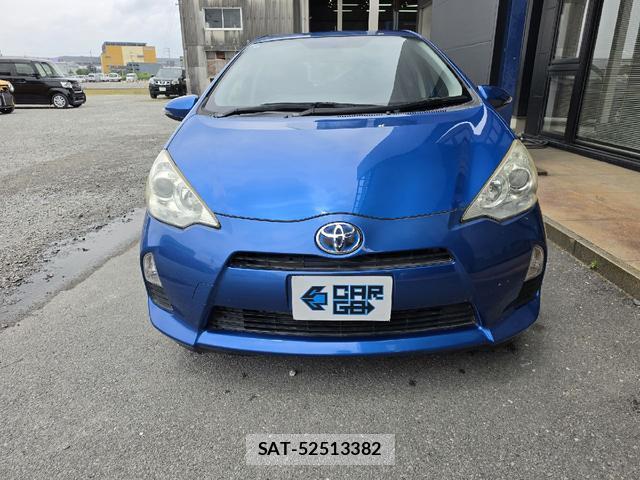 Toyota AQUA 2013-08 8222908-5