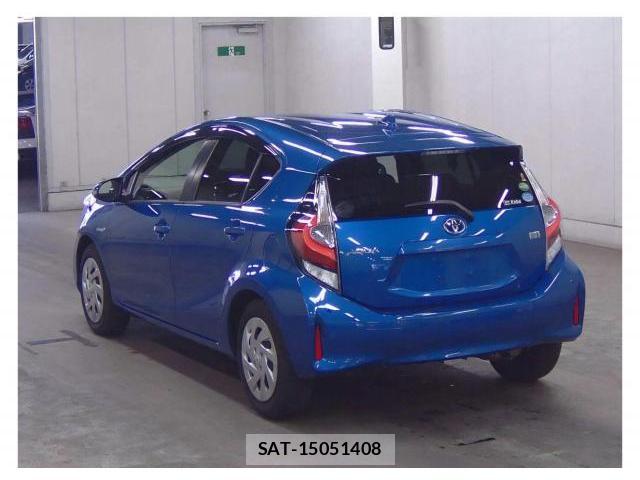 Toyota AQUA 2018-04 8223022-1
