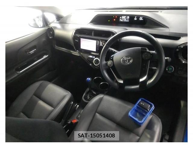 Toyota AQUA 2018-04 8223022-2