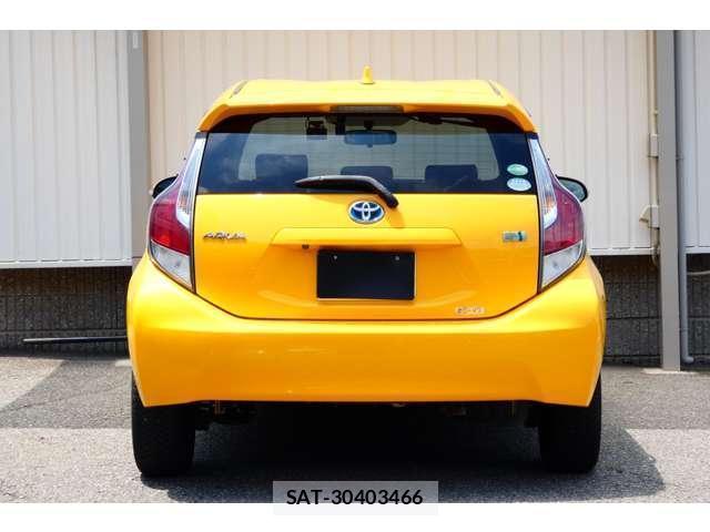 Toyota AQUA 2015-07 8223241-5