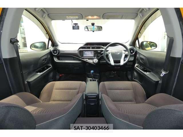 Toyota AQUA 2015-07 8223241-7