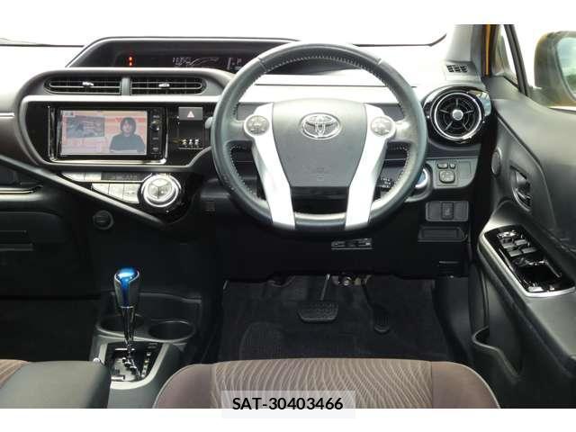 Toyota AQUA 2015-07 8223241-8