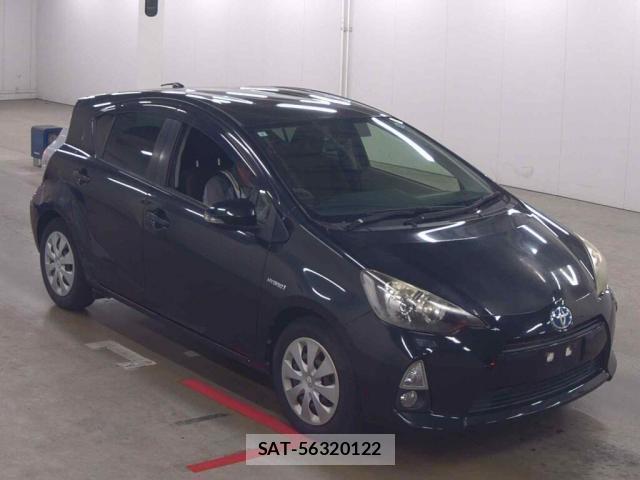 Toyota AQUA 2013-07 8223348-0