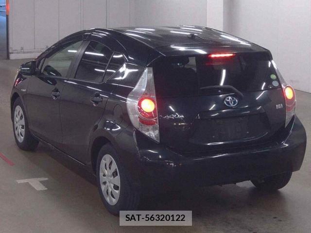 Toyota AQUA 2013-07 8223348-1