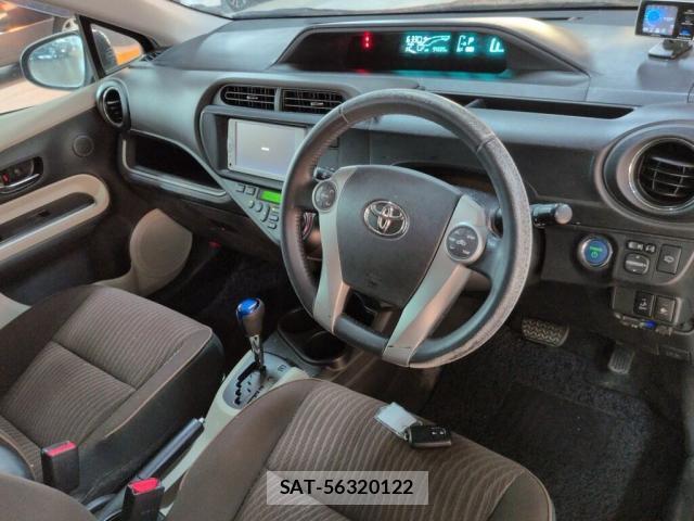 Toyota AQUA 2013-07 8223348-2