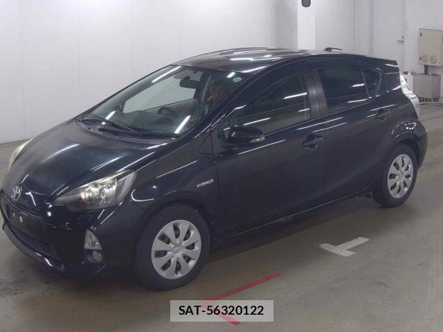 Toyota AQUA 2013-07 8223348-3